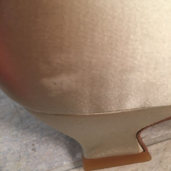 Stuart Weitzman Silk Kitten Heal Pump - Picture 12 of 14